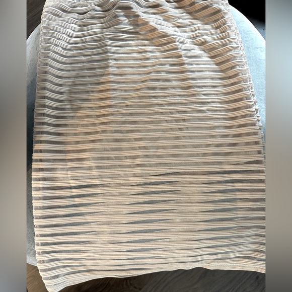 Textured Mesh Nude Skirt - M - Picture 2 of 5